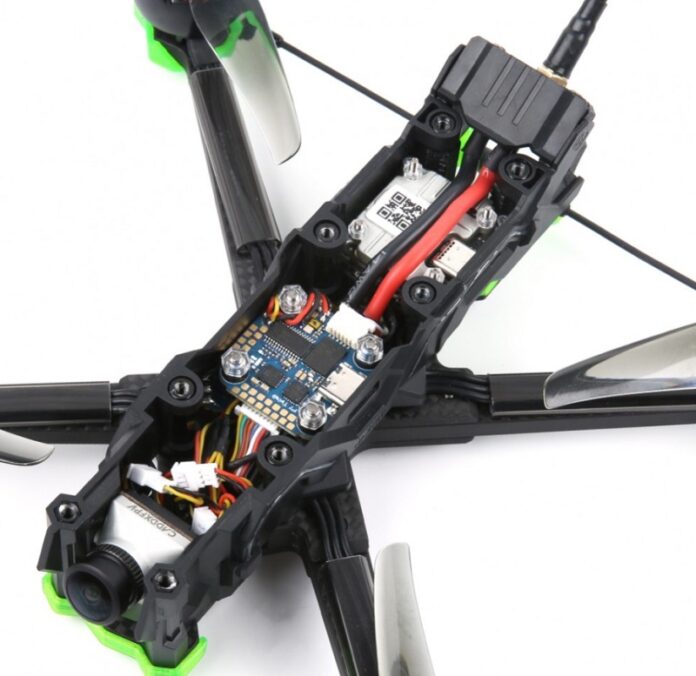 Nazgul Evoque F5: FPV drone with a new design approach - First Quadcopter